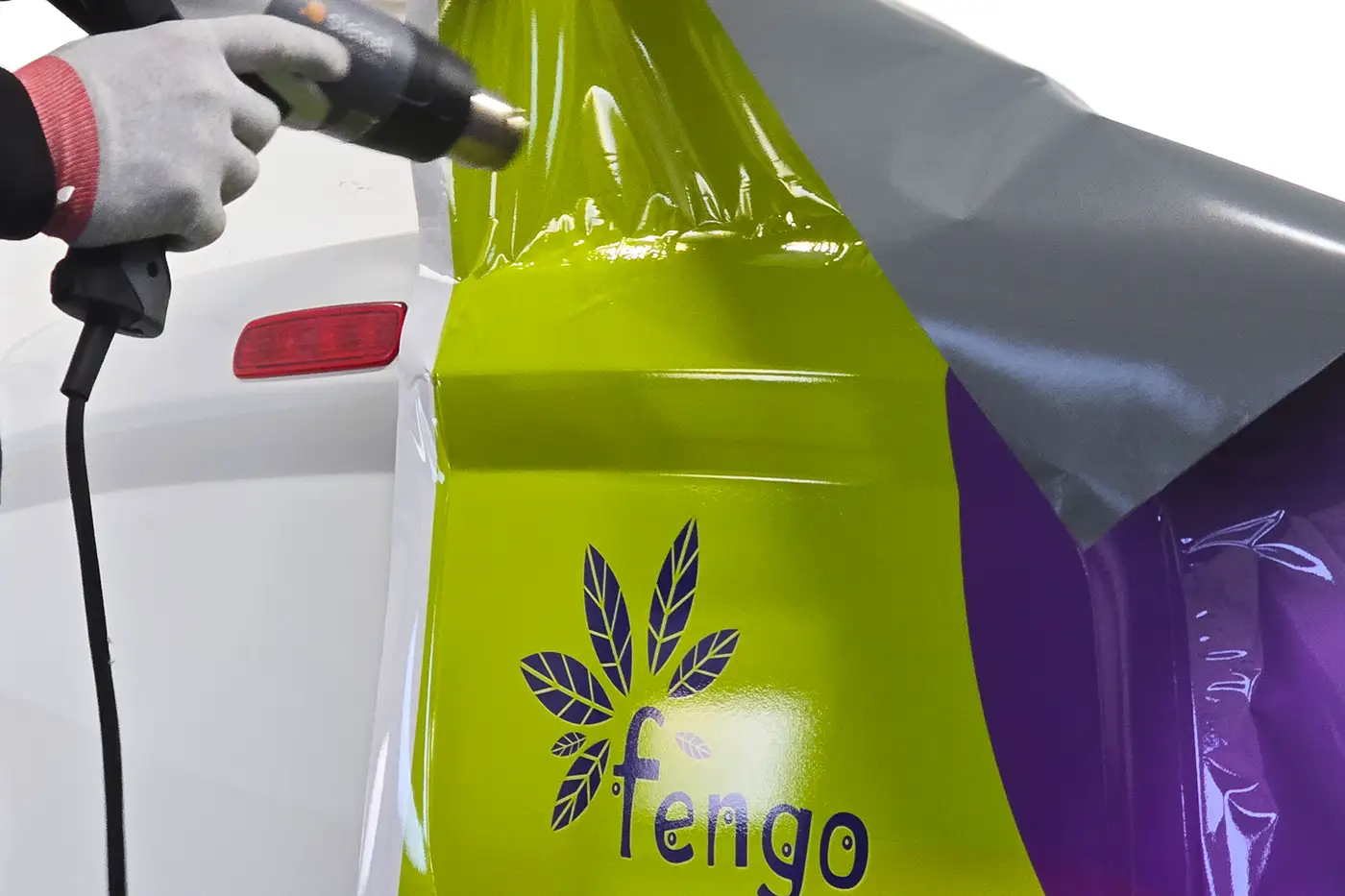 Polep vozu – reklamní grafika Fengo